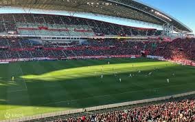 詹姆斯40分里程碑，湖人锁定季后赛